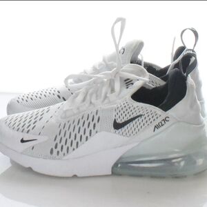 B26 Women's Sz 6 M Nike Air Max 270 Sneaker In White